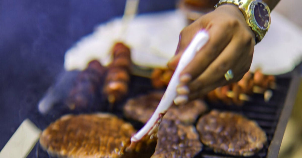 8  GUILT-FREE SAUCES  AND VEGAN CONDIMENTS FOR SUMMER GRILLING